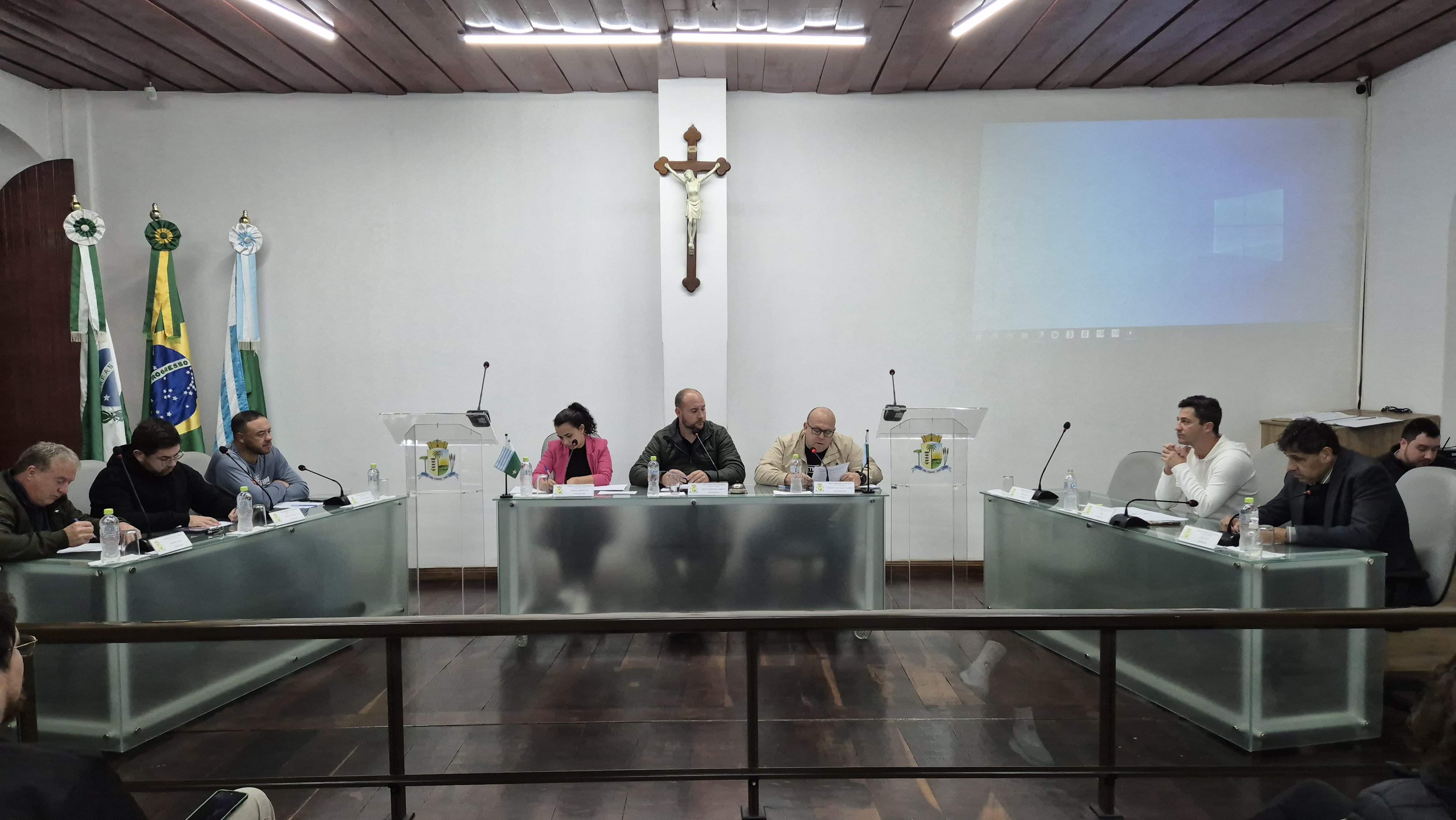 24ª sessão aprova projetos, requerimentos e homenageia Ypiranga Futebol Clube