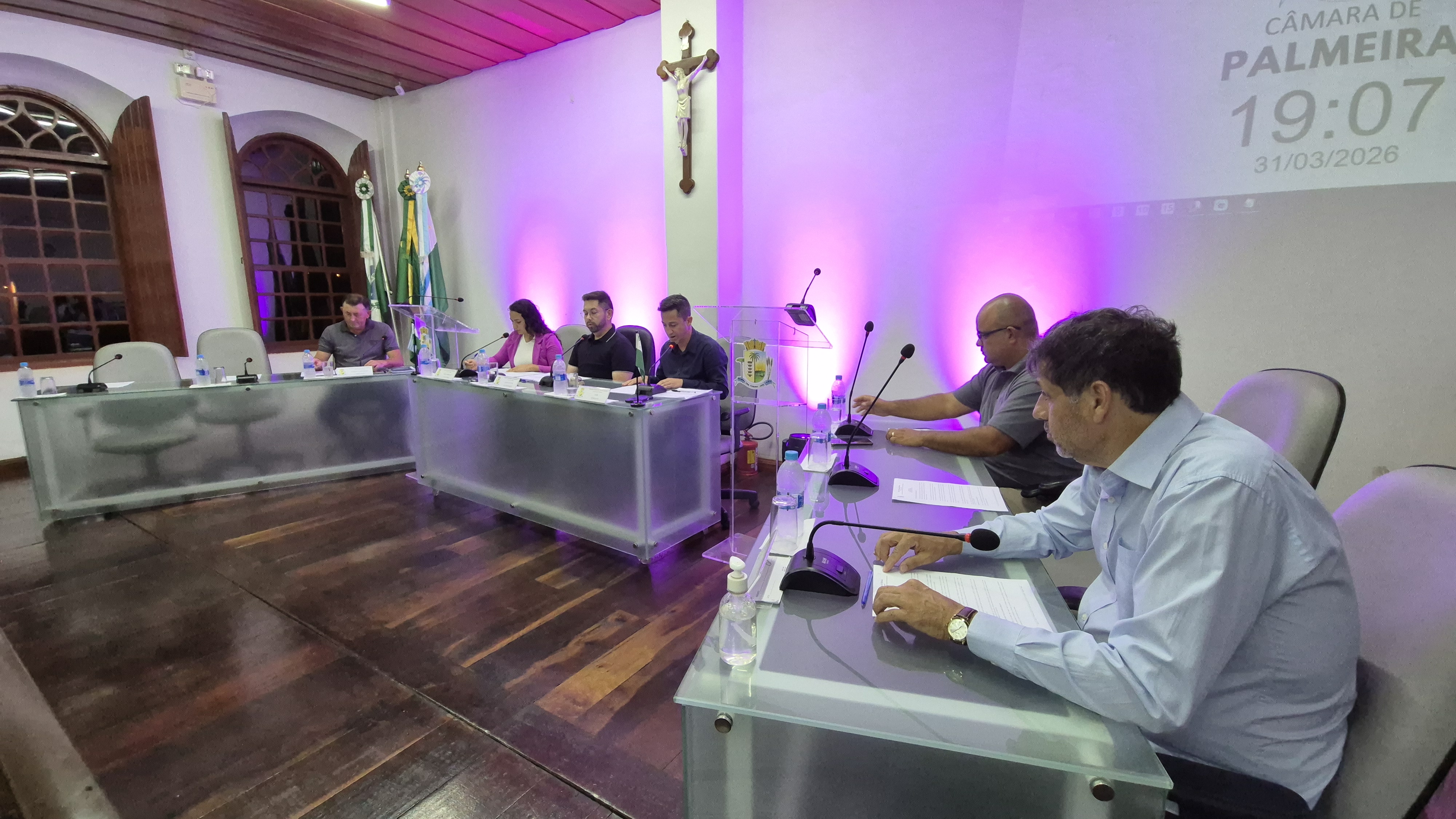 Câmara aprova requerimentos, avança projetos e realiza homenagem na 9ª sessão ordinária