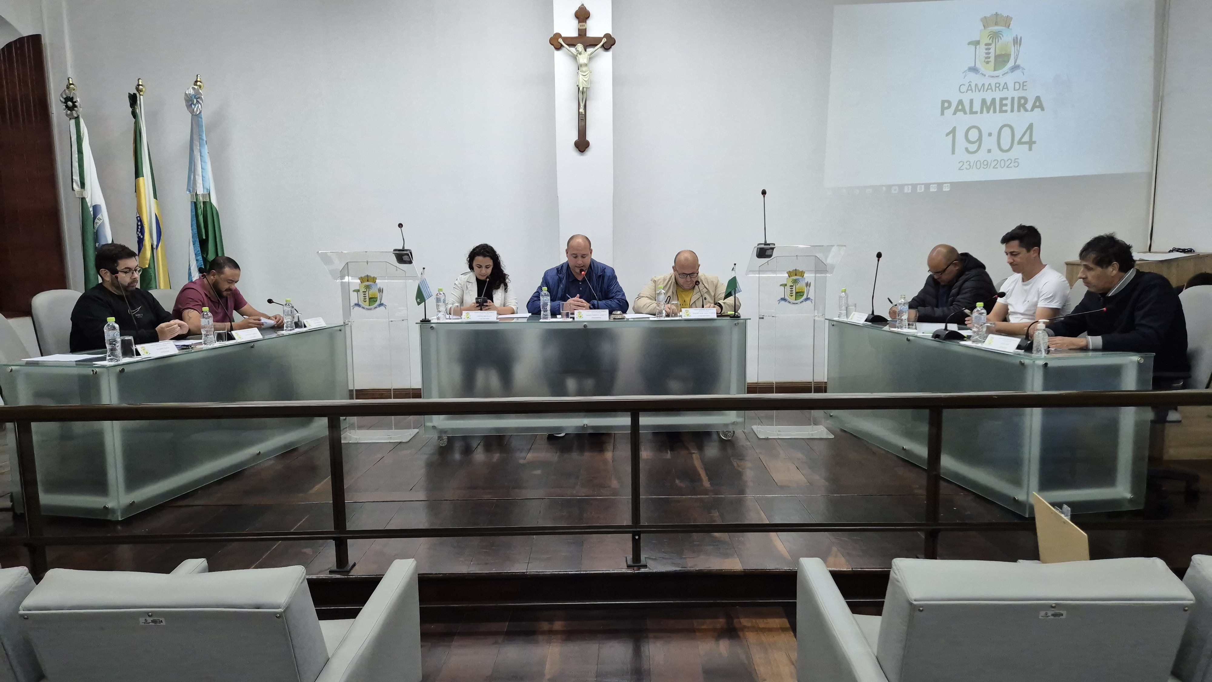 Câmara realiza 34ª Sessão Ordinária com pronunciamentos e aprovações de proposições
