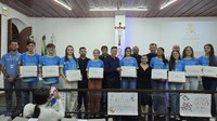 Câmara realiza entrega de equipamentos ao Parlamento Jovem