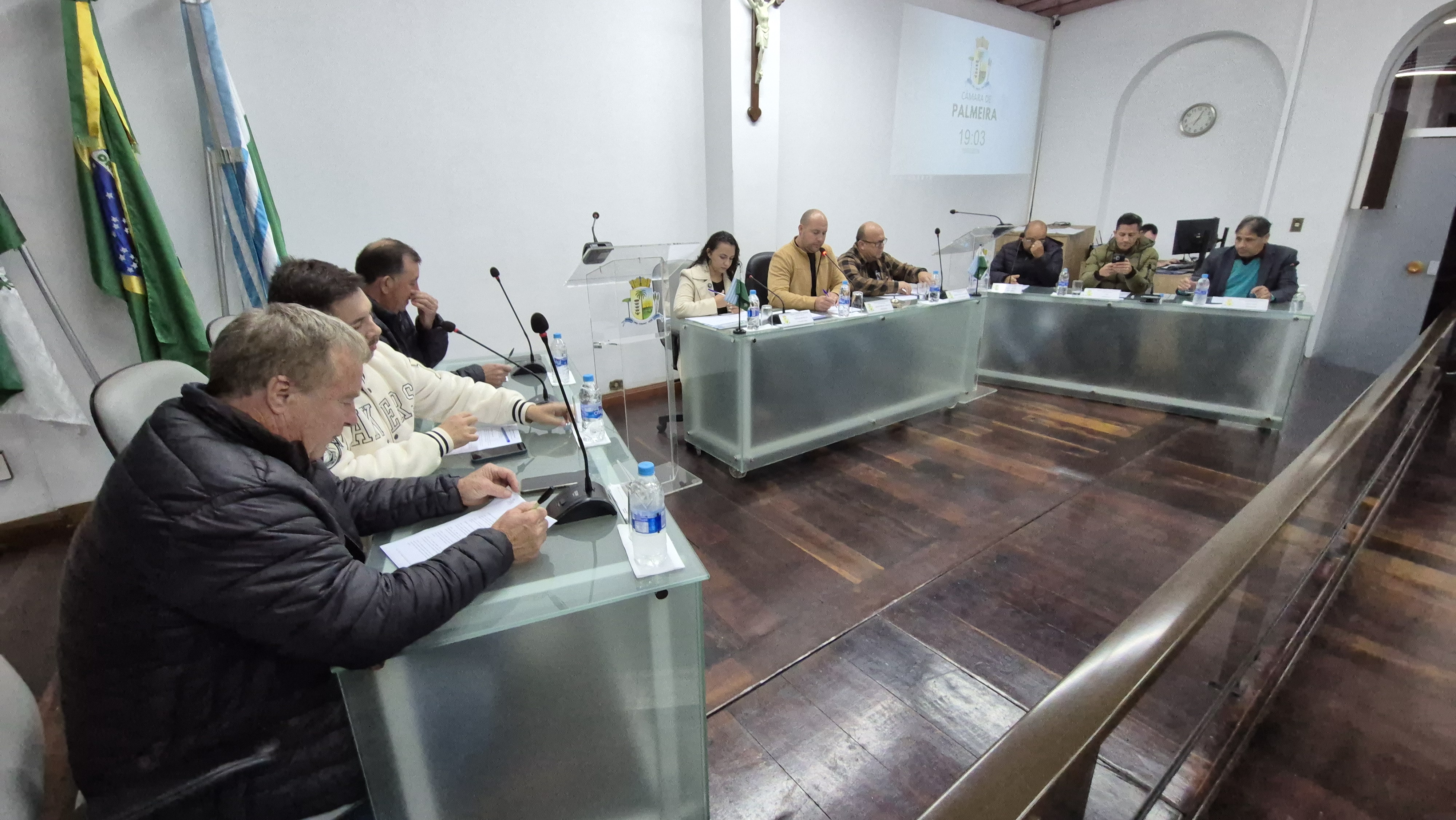 Câmara tem projetos aprovados e homenagens na 15ª sessão ordinária