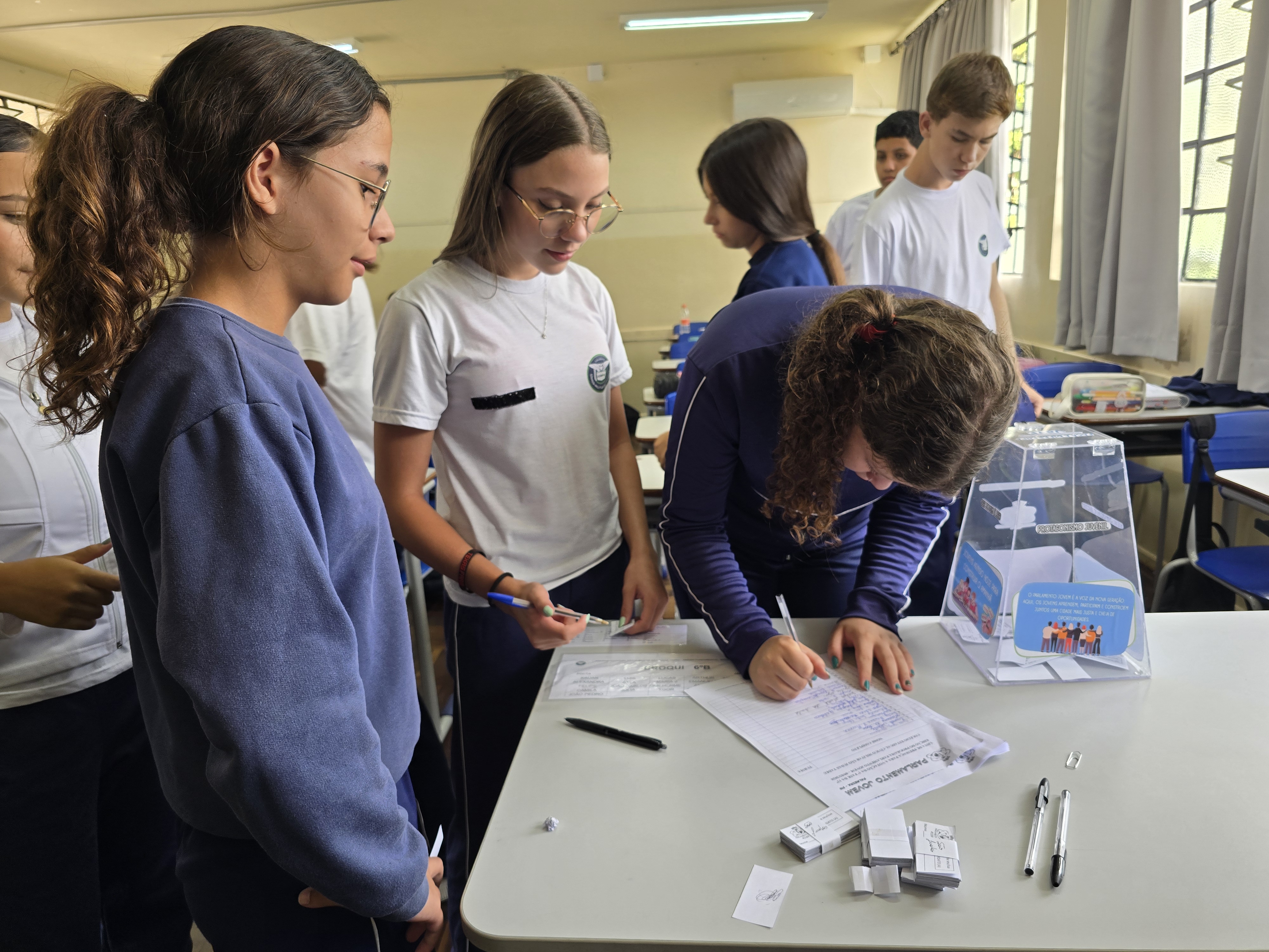 Fase 1 do Parlamento Jovem mobiliza cerca de 3 mil estudantes em 15 colégios estaduais