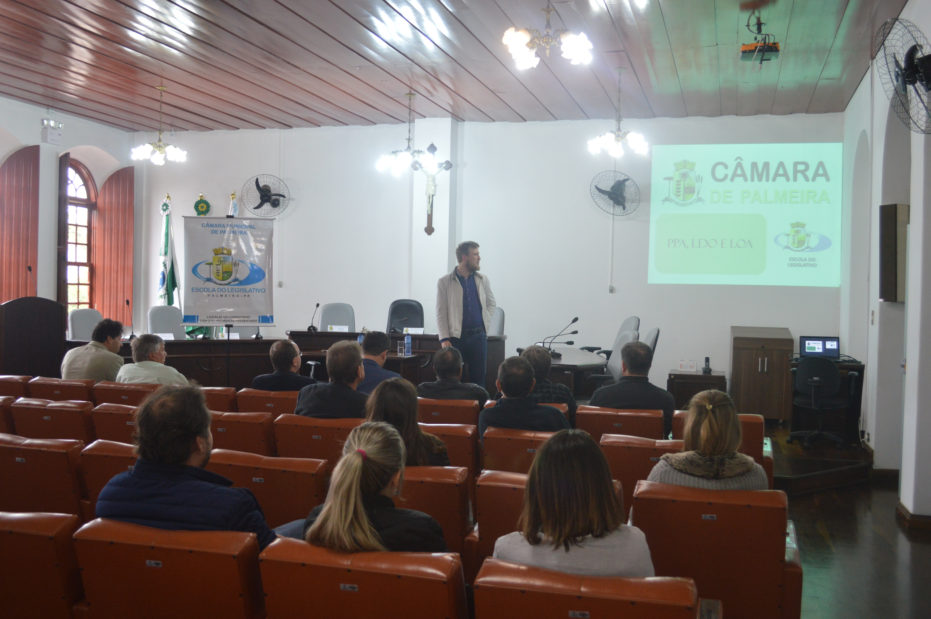 Escola do legislativo 11.05.2017 (1).JPG
