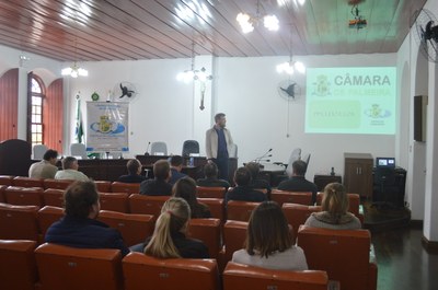 Escola do legislativo 11.05.2017 (1).JPG