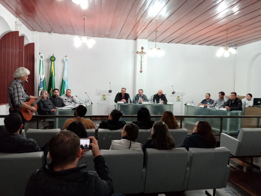 Integrantes da Associação Valores em Construção visitaram a Câmara Municipal