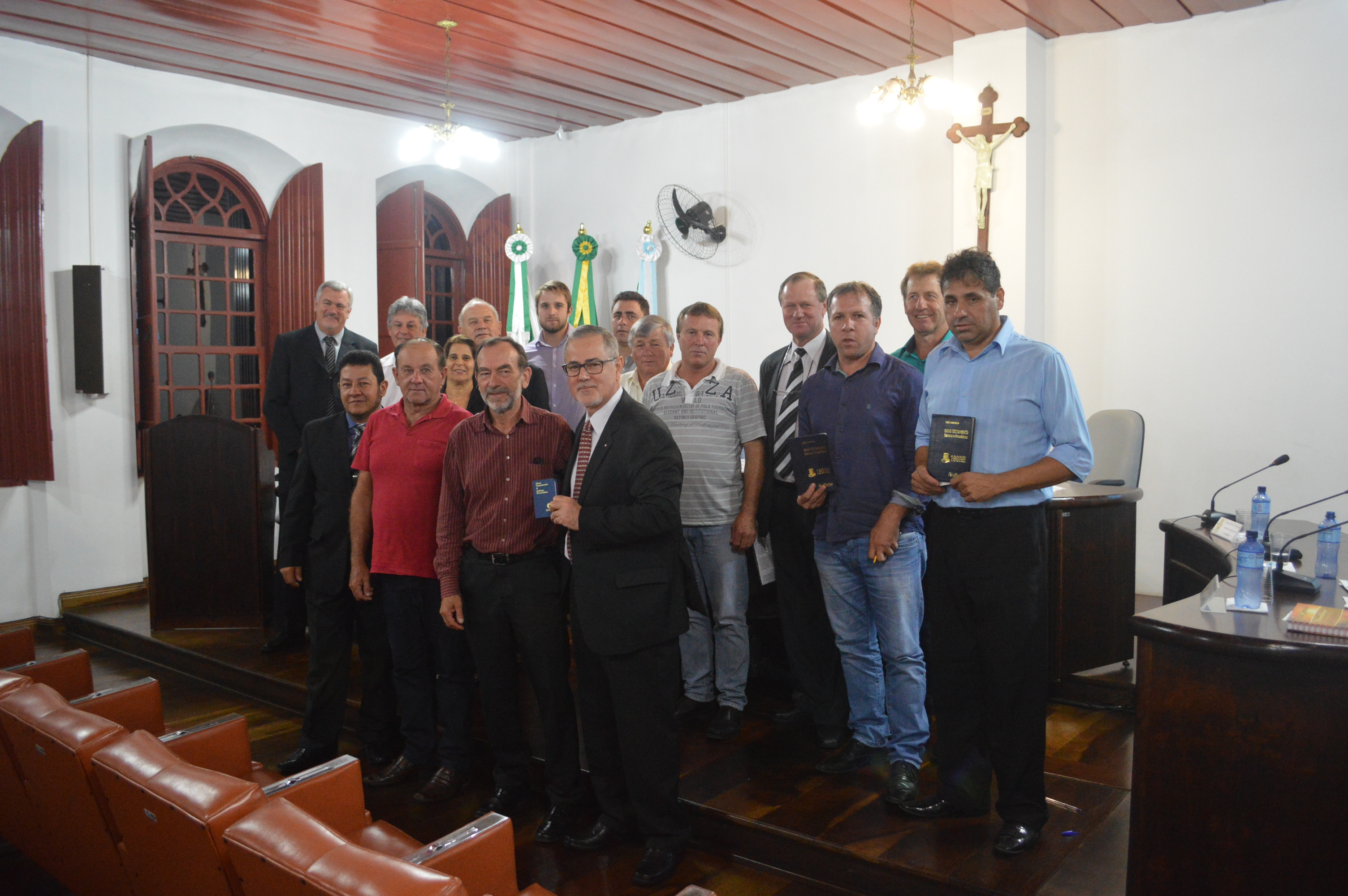 Os Gideões Internacionais no Brasil visitam a Câmara Municipal