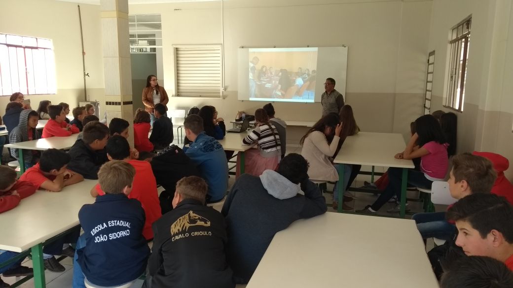Parlamento Jovem realizada palestra em Santa Bárbara