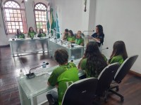 PARLAMENTO JOVEM REALIZOU SESSÃO ORDINÁRIA, COM DESTAQUES PARA O PROGRAMA OUVITEEN, ELEIÇÃO DA NOVA MESA DIRETIVA E A VISITA DOS VEREADORES JOVENS DE SÃO JOSÉ DOS PINHAIS.