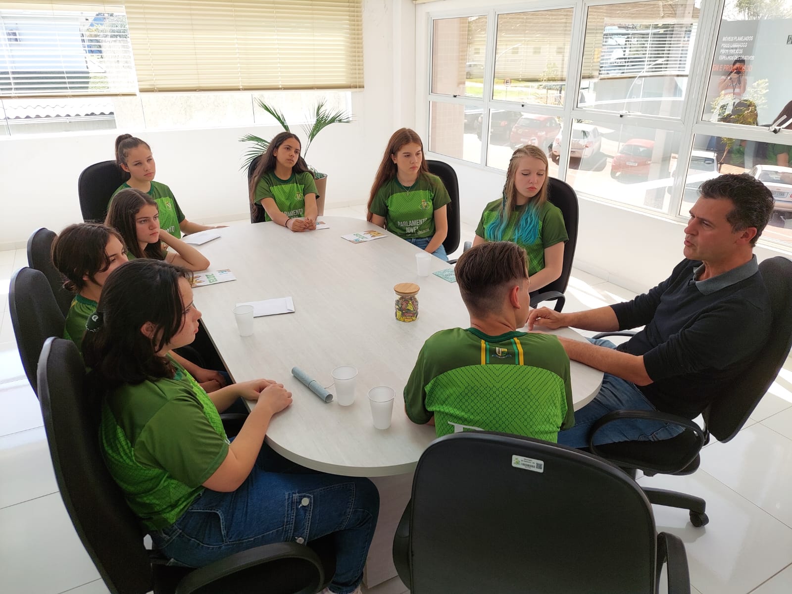 PARLAMENTO JOVEM VISITA A SEDE DO PODER EXECUTIVO MUNICIPAL