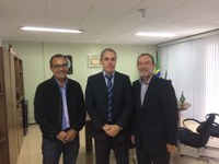 Presidente da Câmara e Secretário de Gestão Pública visitam o Instituto de Identificação do Paraná.