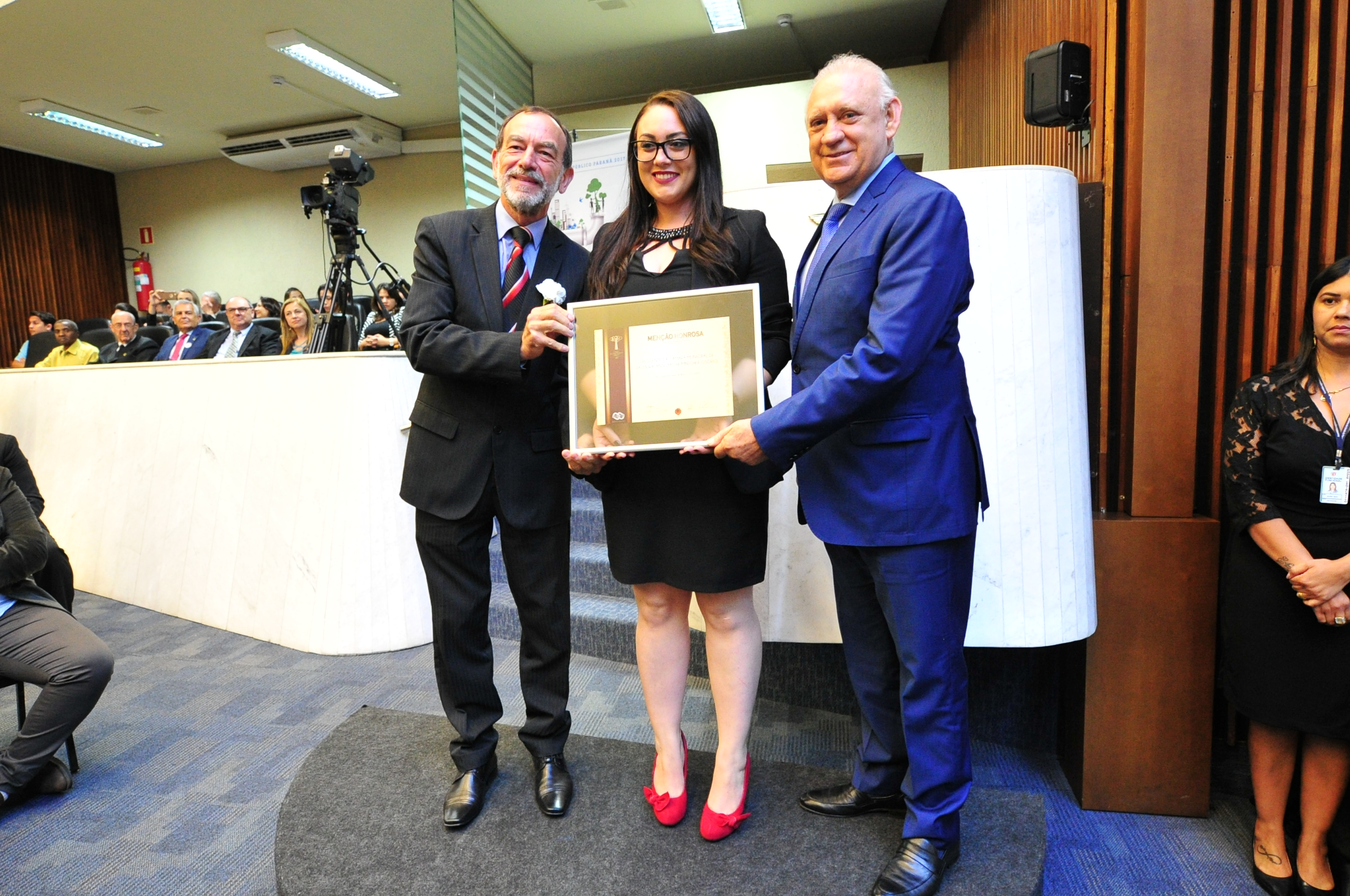 Presidente da Câmara Municipal recebe Menção Honrosa pela execução do Programa Parlamento Jovem