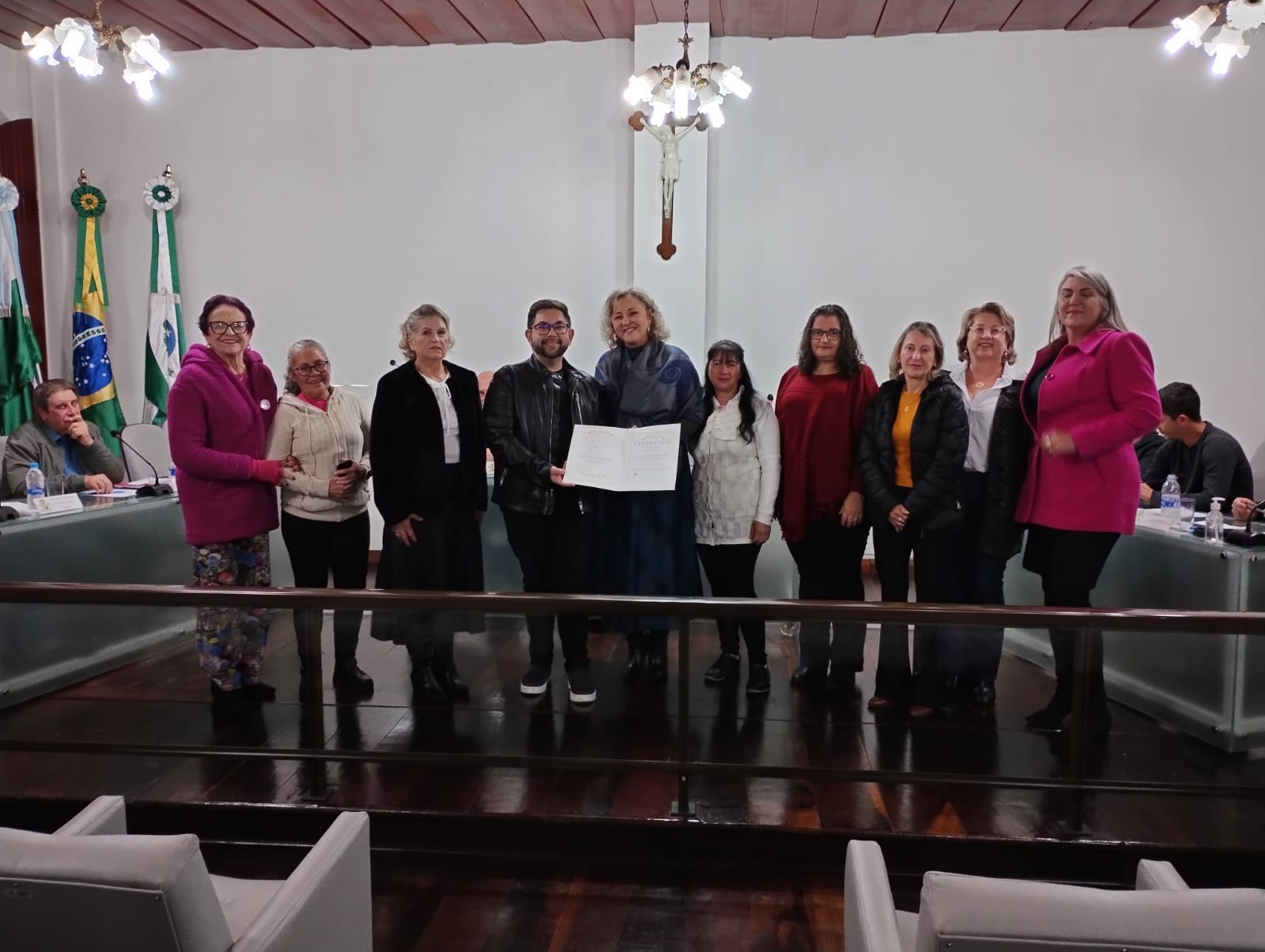 PROCURADORIA DA MULHER HOMENAGEIA GRUPO GRATOS NA GALERIA LILÁS
