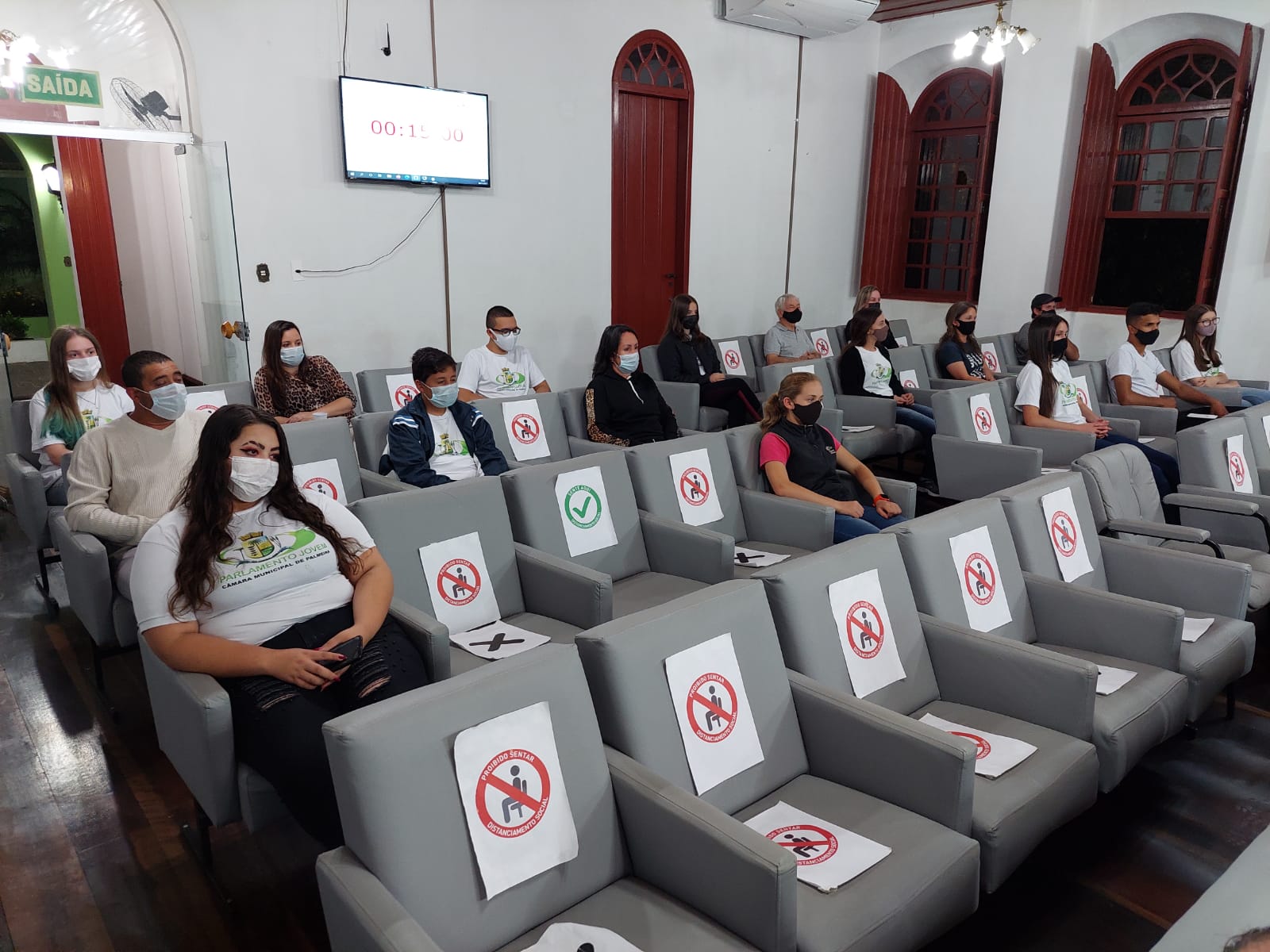 VEREADORES DO PARLAMENTO JOVEM ASSISTIRAM A 41ª SESSÃO ORDINÁRIA DA CÂMARA MUNICIPAL DE PALMEIRA