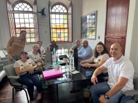 Vereadores participam de reunião com integrantes do Grupo Raios de Sol
