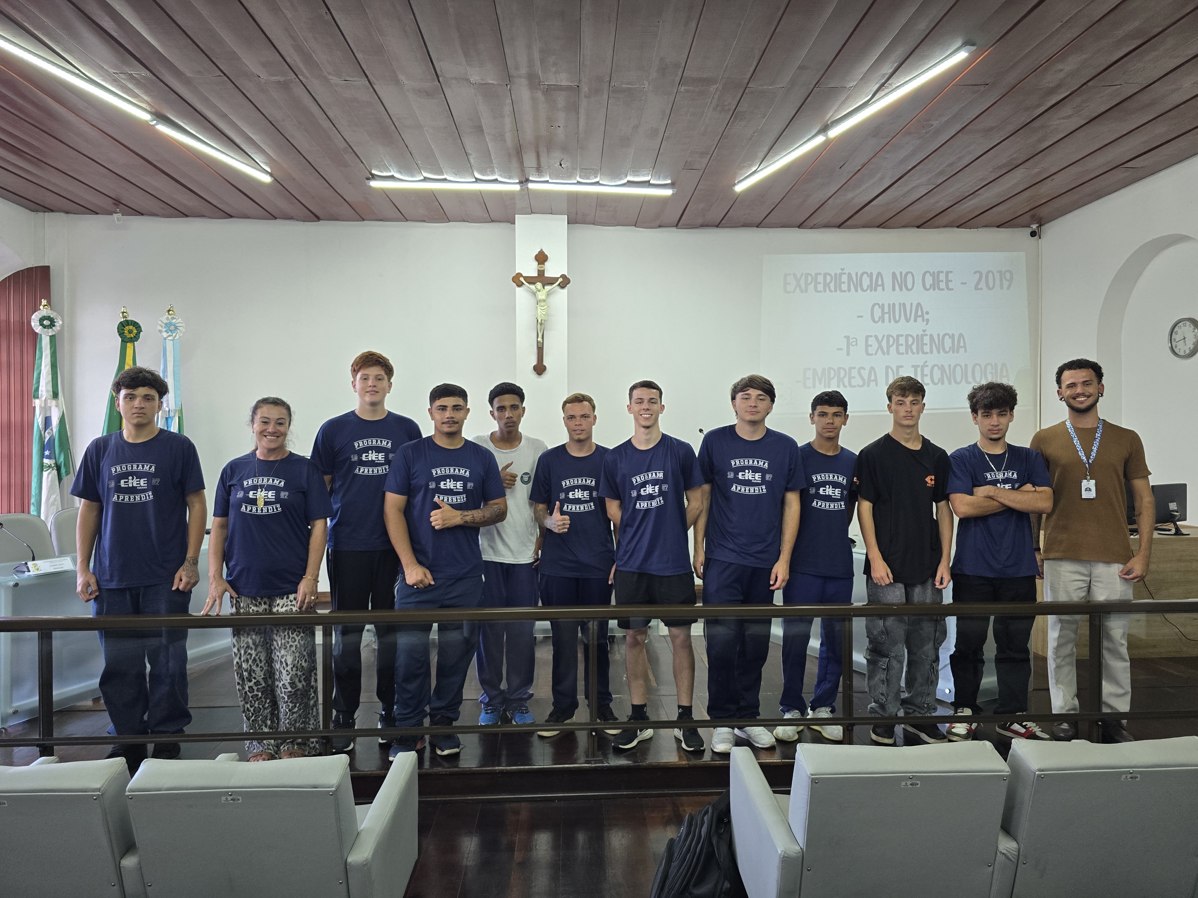 Jovens do Centro de Integração Empresa-Escola (CIIE) visitam a Câmara e refletem sobre protagonismo juvenil