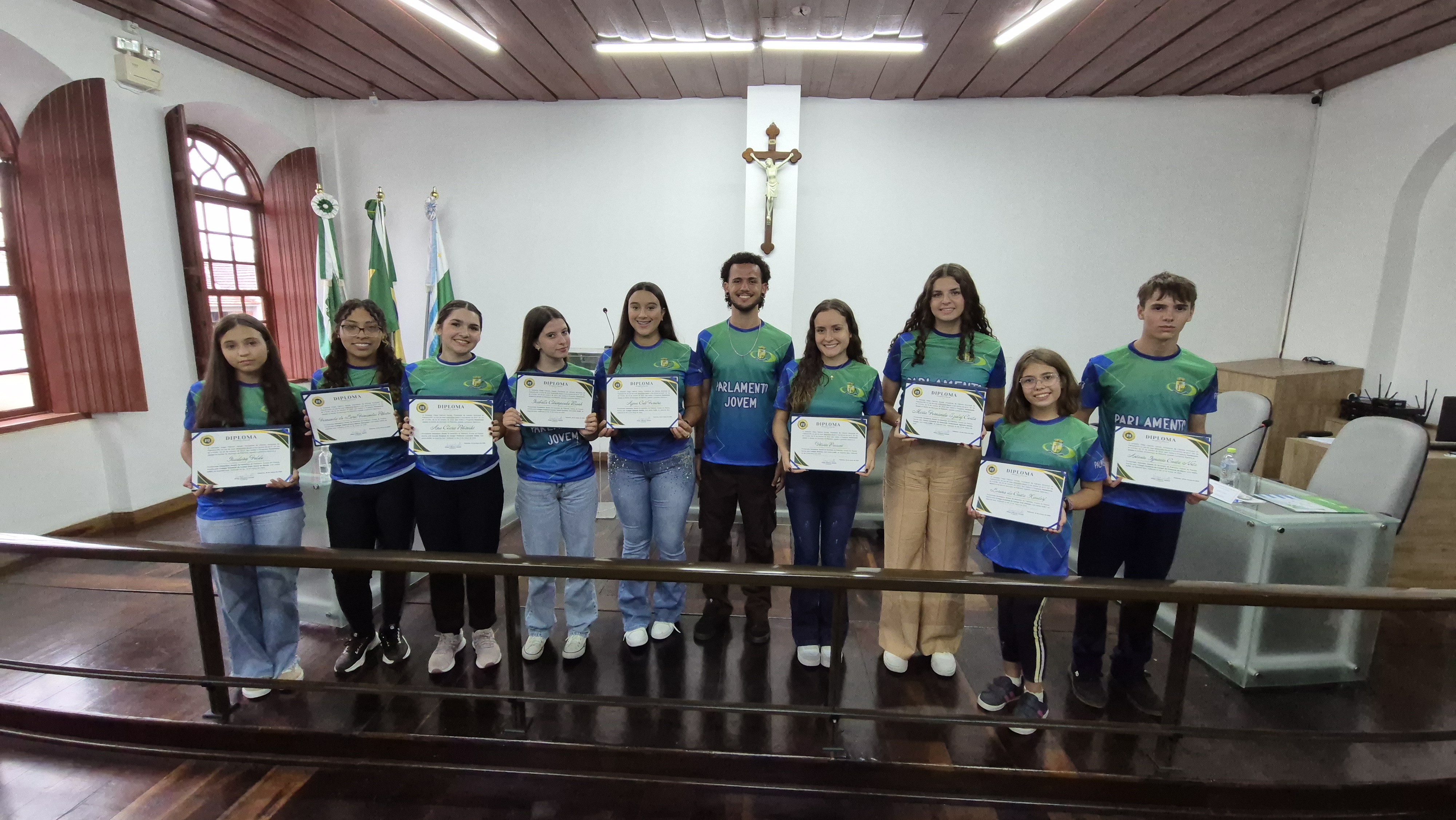 Novos parlamentares jovens são empossados em Sessão Solene
