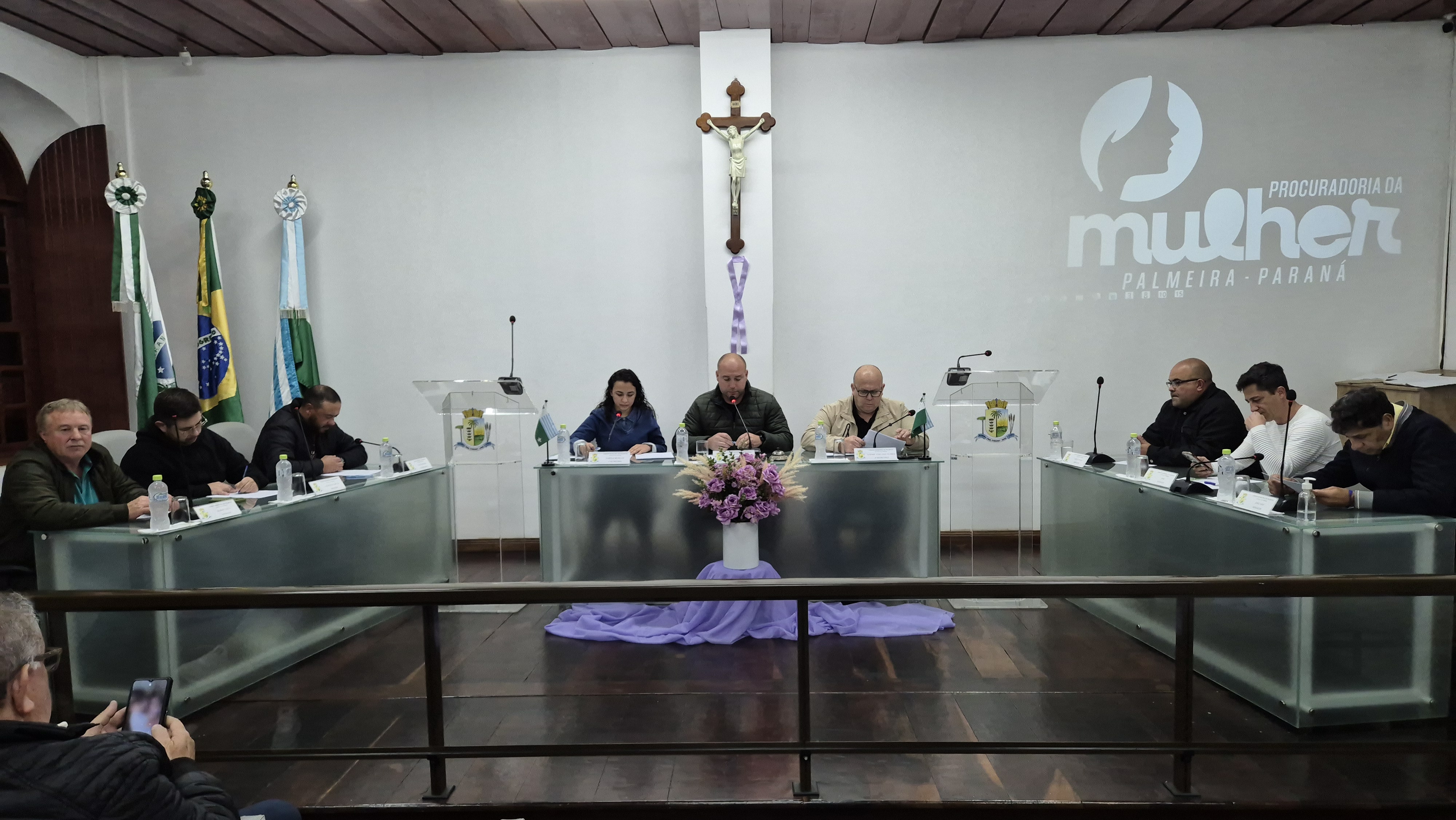 Sessões da semana têm aprovação de contas e homenagem à ONG